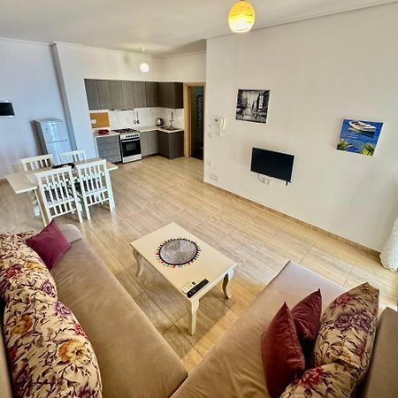 4 Seasons Sea View Apartment ساراندا المظهر الخارجي الصورة
