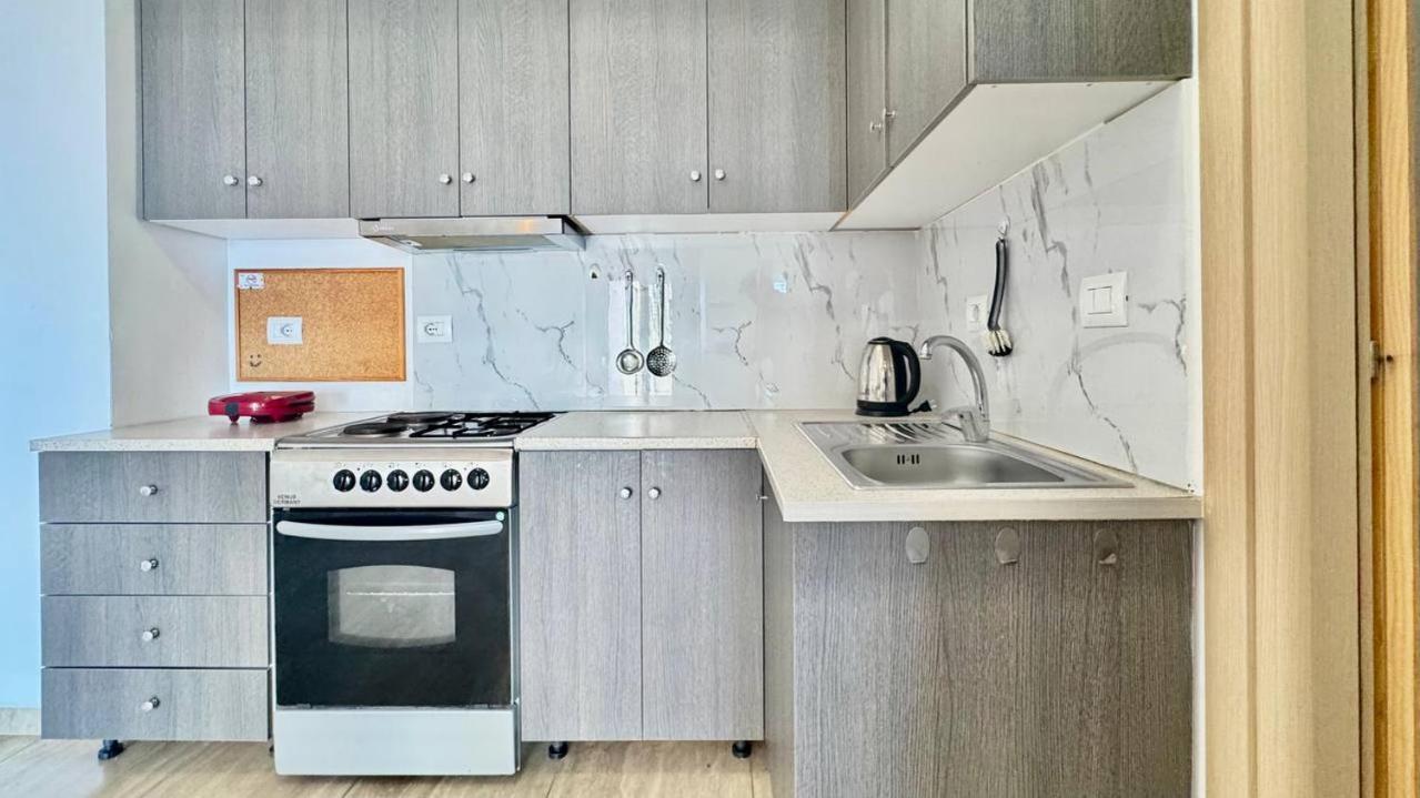 4 Seasons Sea View Apartment ساراندا المظهر الخارجي الصورة